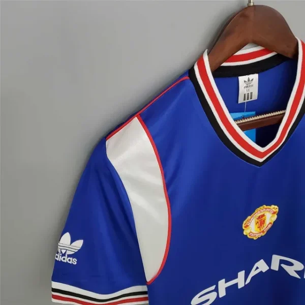 Manchester United 1985-1986 Away Retro Football Shirt